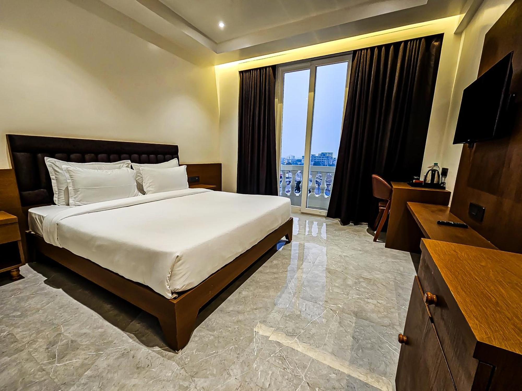 The S Crown Somnath Hotel Exterior foto