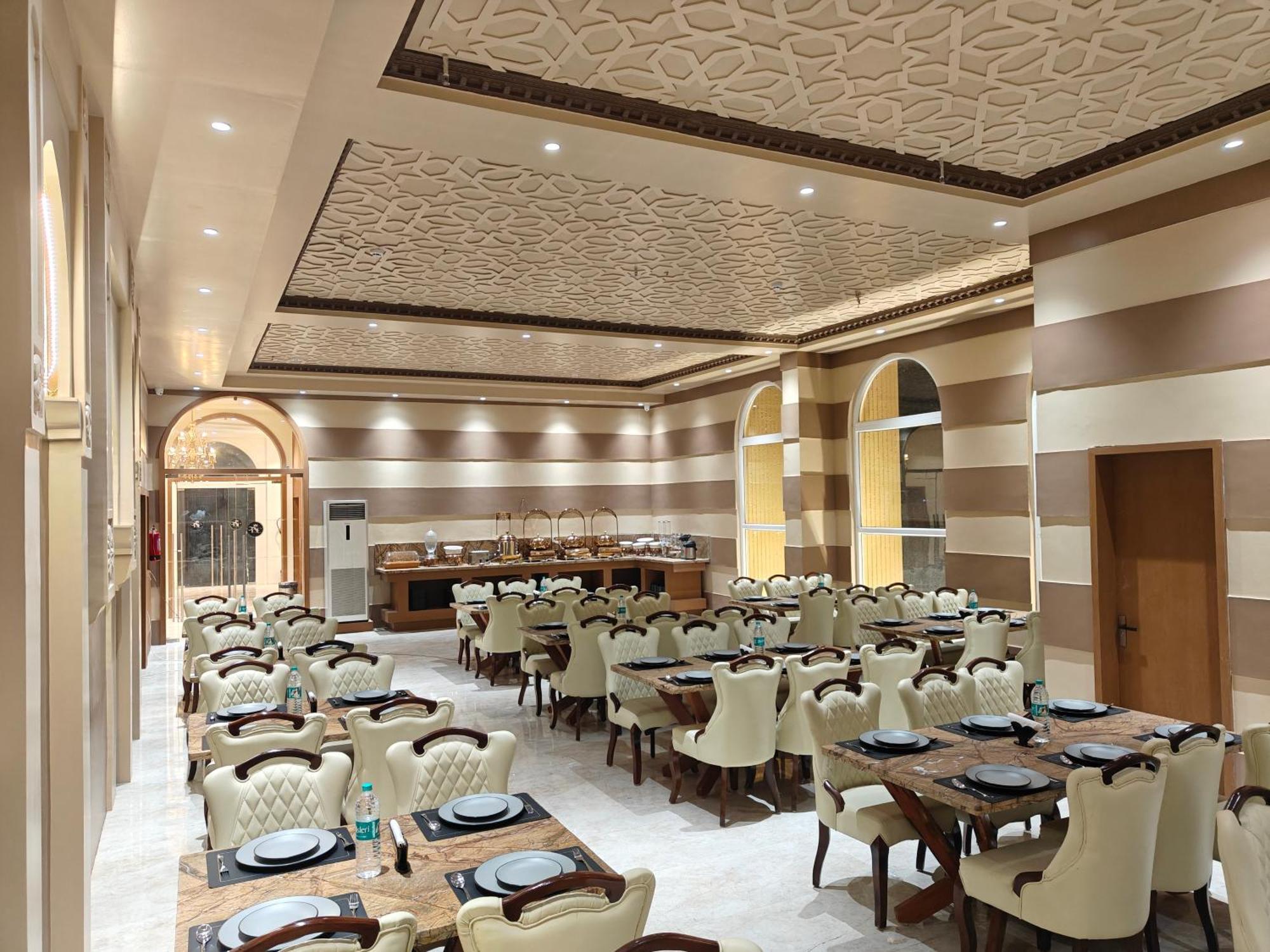 The S Crown Somnath Hotel Exterior foto