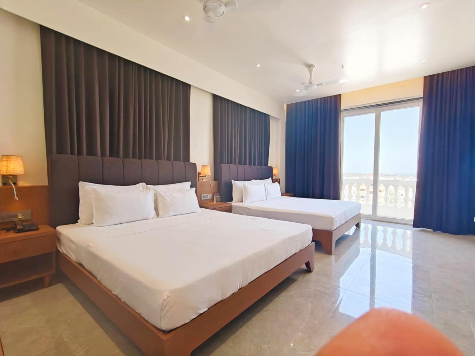 The S Crown Somnath Hotel Exterior foto