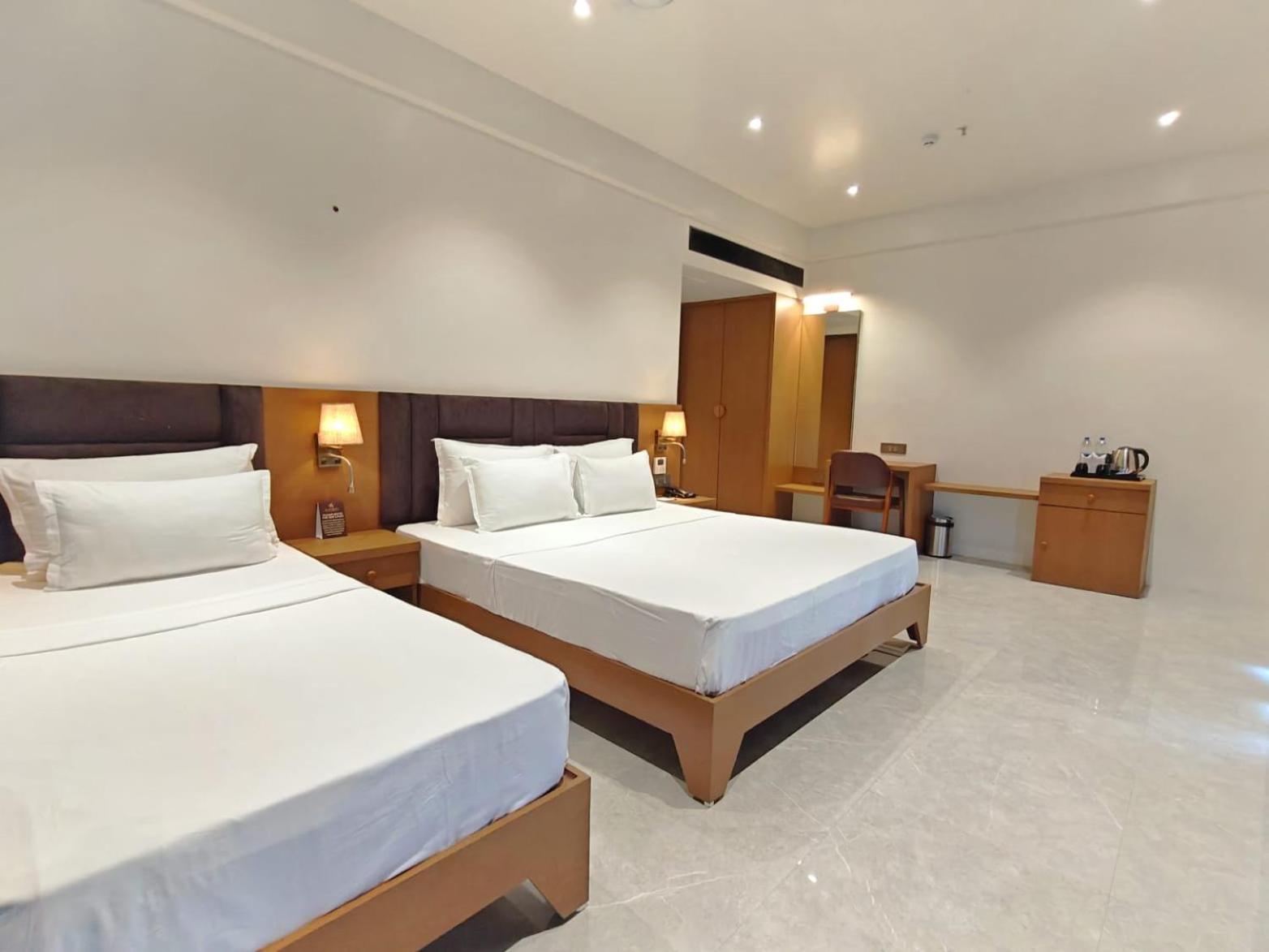 The S Crown Somnath Hotel Exterior foto