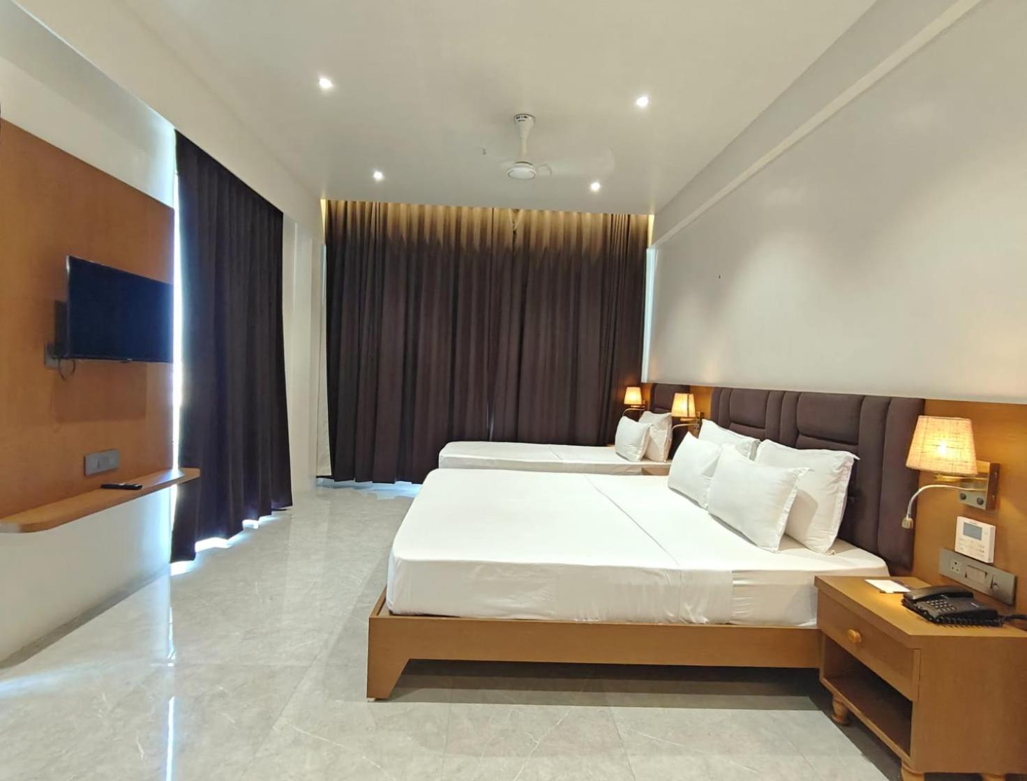 The S Crown Somnath Hotel Exterior foto