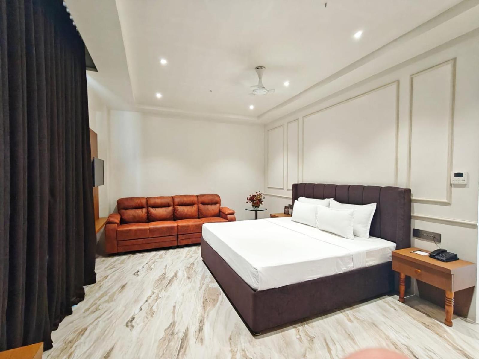The S Crown Somnath Hotel Exterior foto