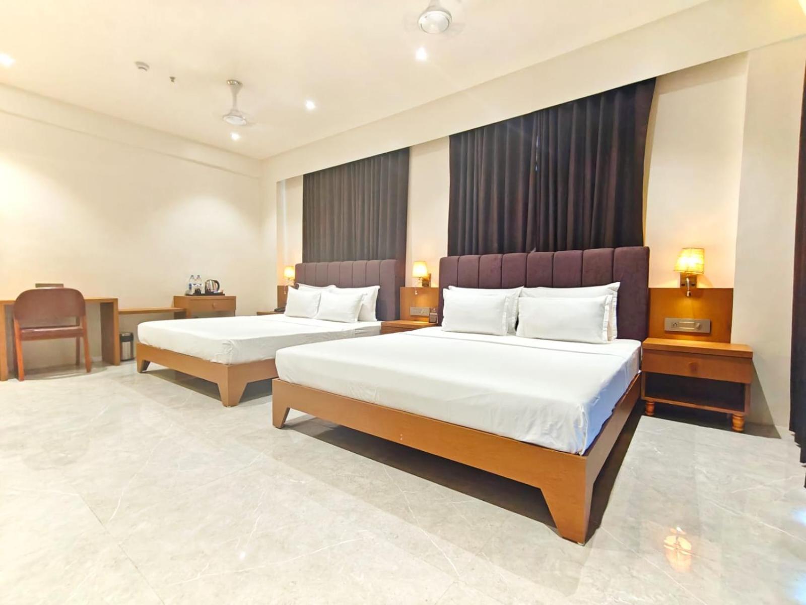 The S Crown Somnath Hotel Exterior foto