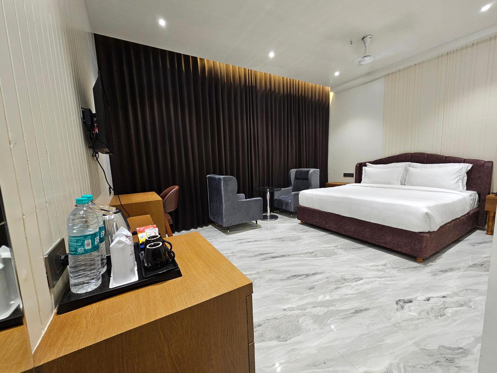 The S Crown Somnath Hotel Exterior foto